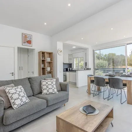 Girones By Interhome