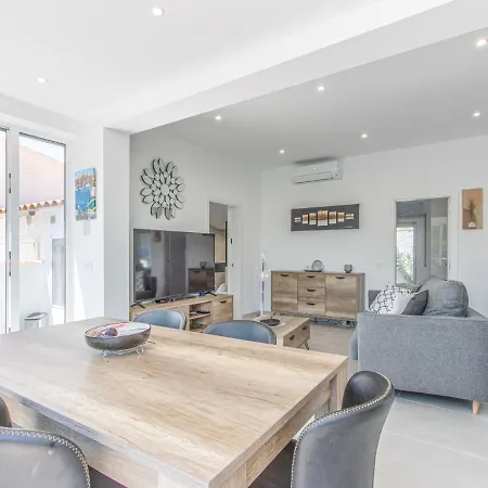 Girones By Interhome Roses